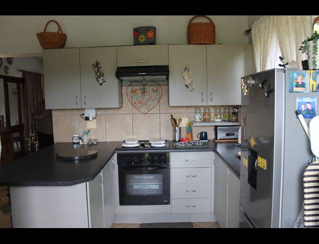 3 BEDROOM TOWNHOUSE FOR SALE IN THE COVES